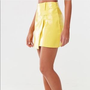 MISSGUIDED Women's Yellow Pleather Croc Faux-Wrap Mini Skirt 💛 Sz 6 US 💛 NWT
